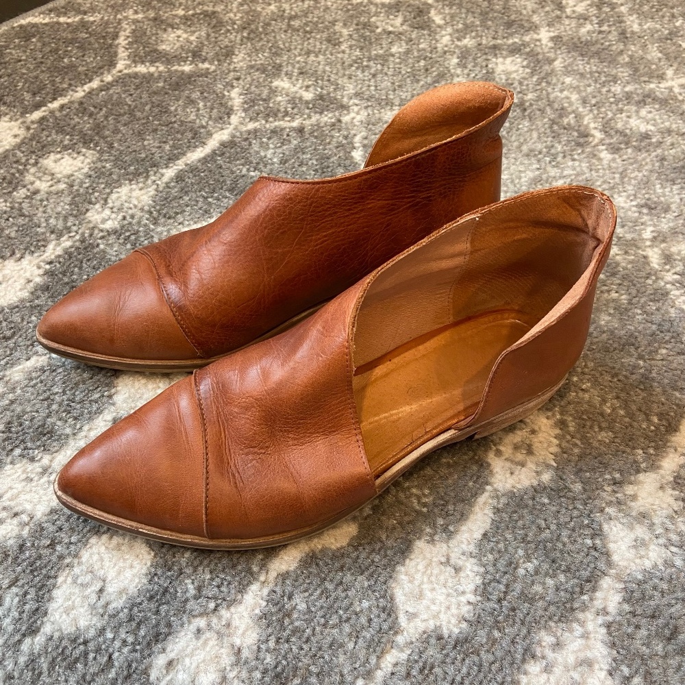 Free People Royale Flat in Whiskey